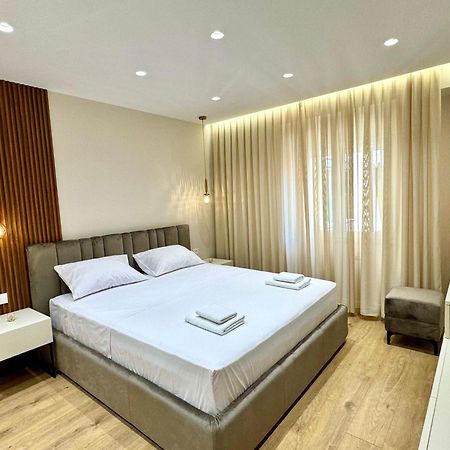 E&R Apartments At Myslym Shyri Tirana Esterno foto