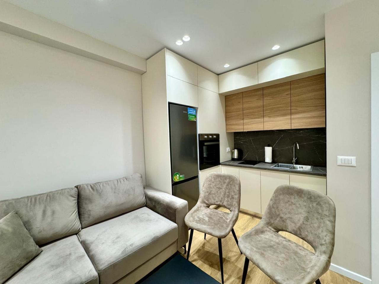 E&R Apartments At Myslym Shyri Tirana Esterno foto
