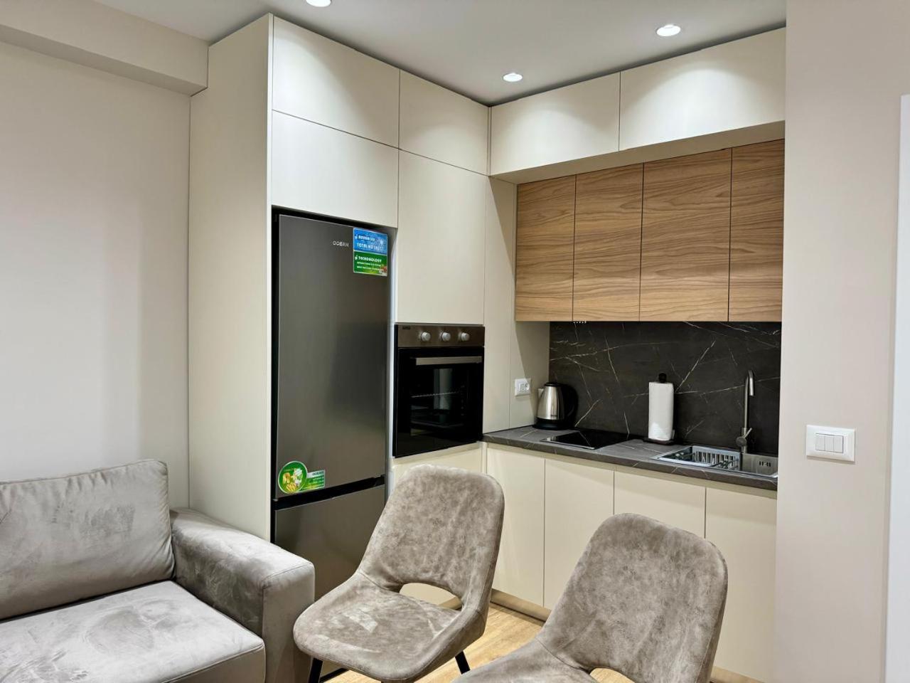 E&R Apartments At Myslym Shyri Tirana Esterno foto