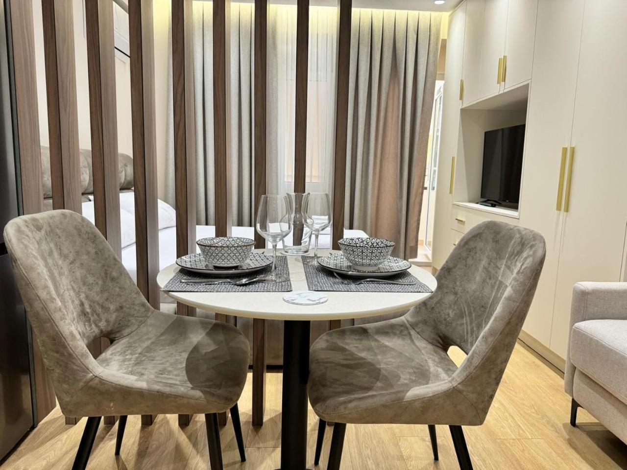 E&R Apartments At Myslym Shyri Tirana Esterno foto