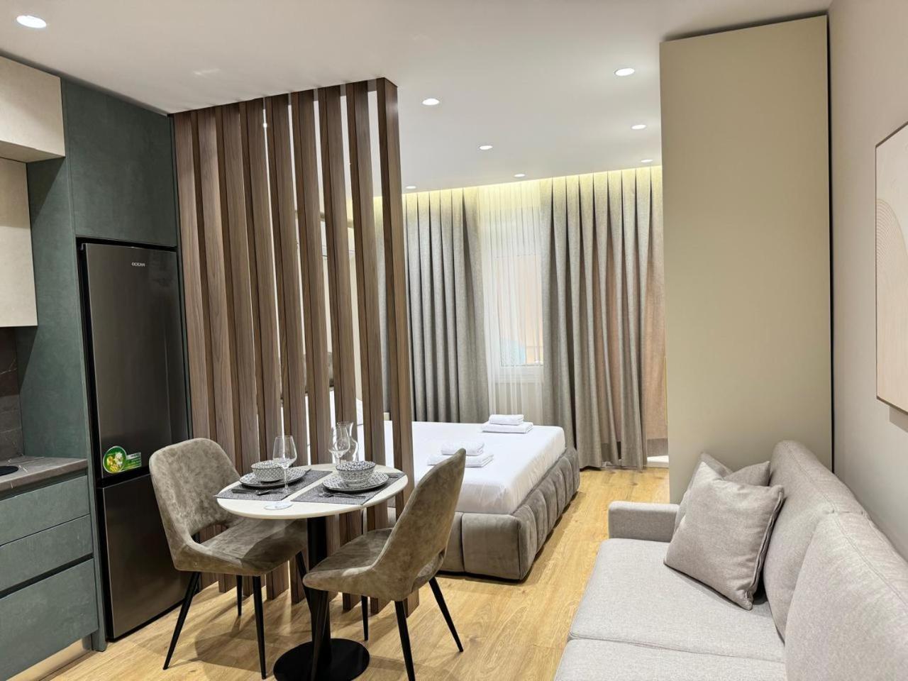 E&R Apartments At Myslym Shyri Tirana Esterno foto