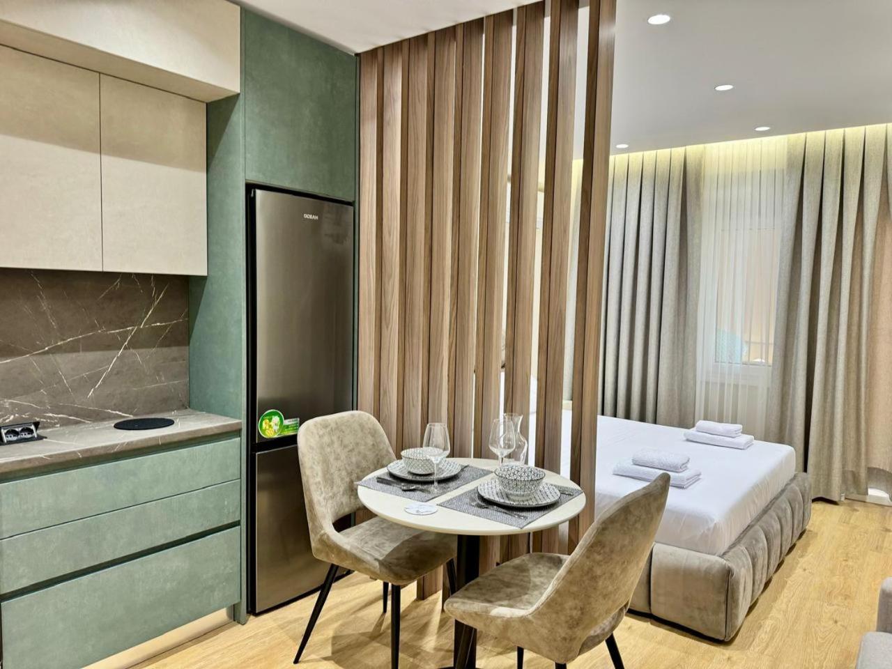 E&R Apartments At Myslym Shyri Tirana Esterno foto
