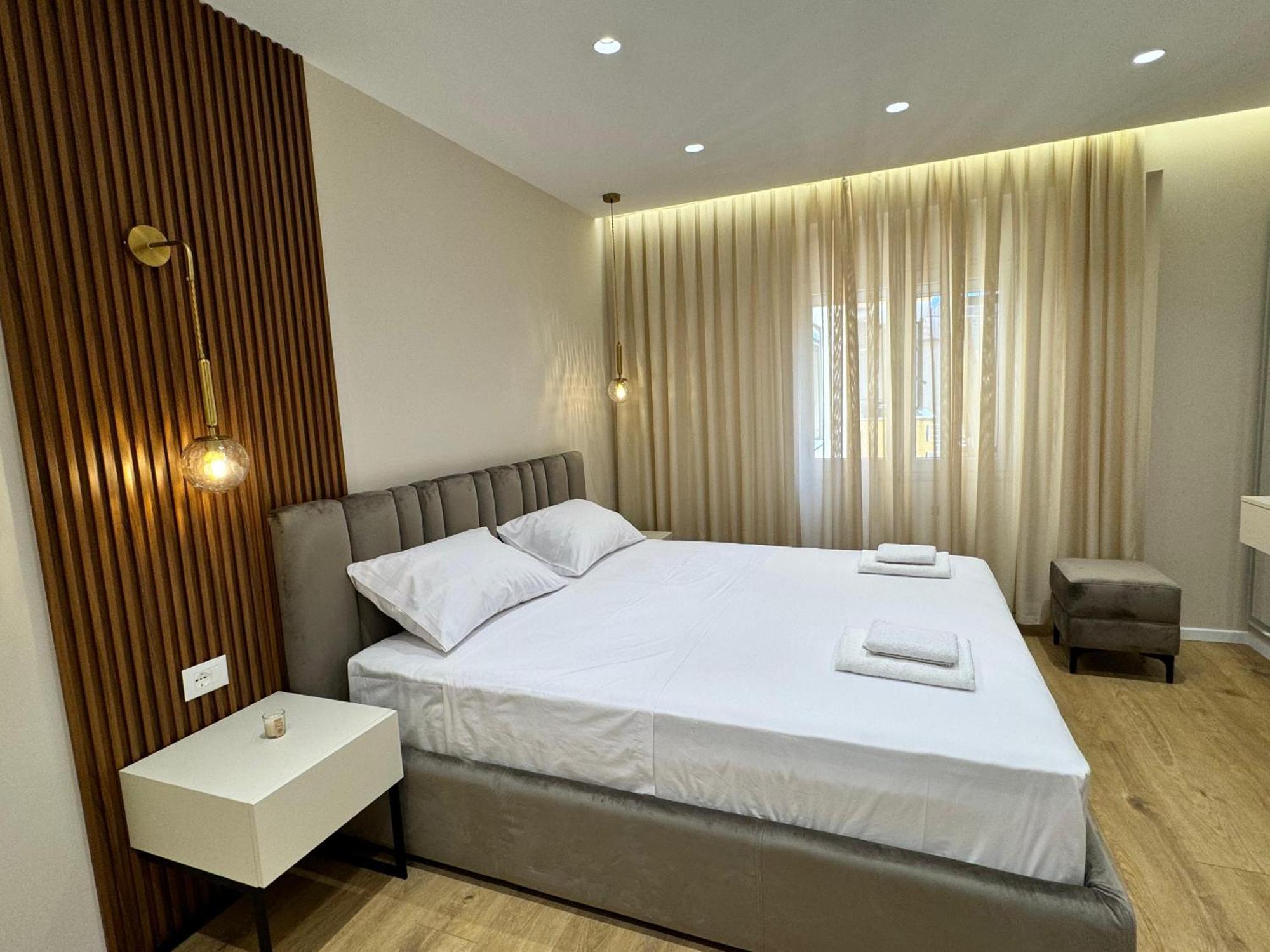 E&R Apartments At Myslym Shyri Tirana Esterno foto