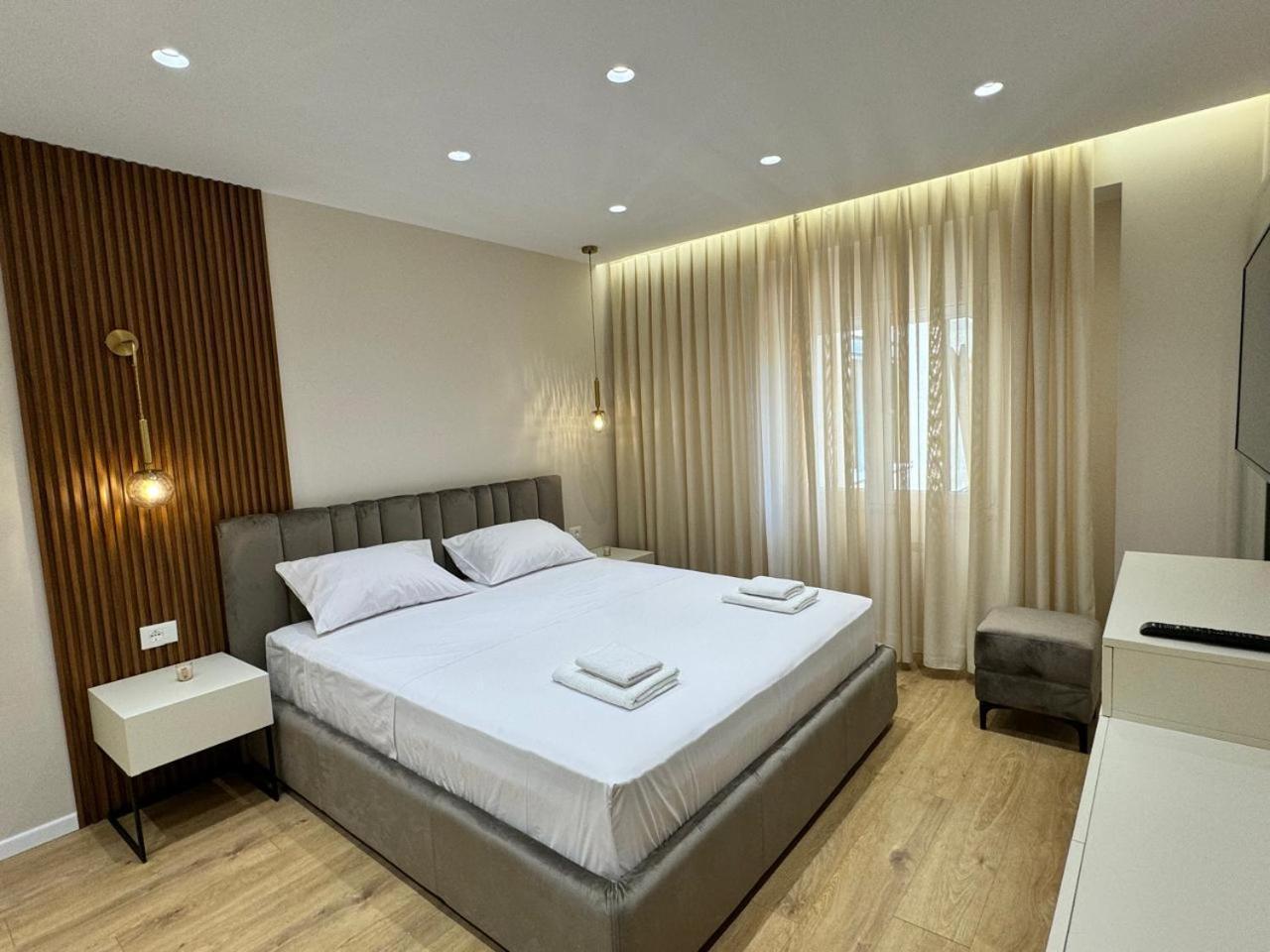 E&R Apartments At Myslym Shyri Tirana Esterno foto