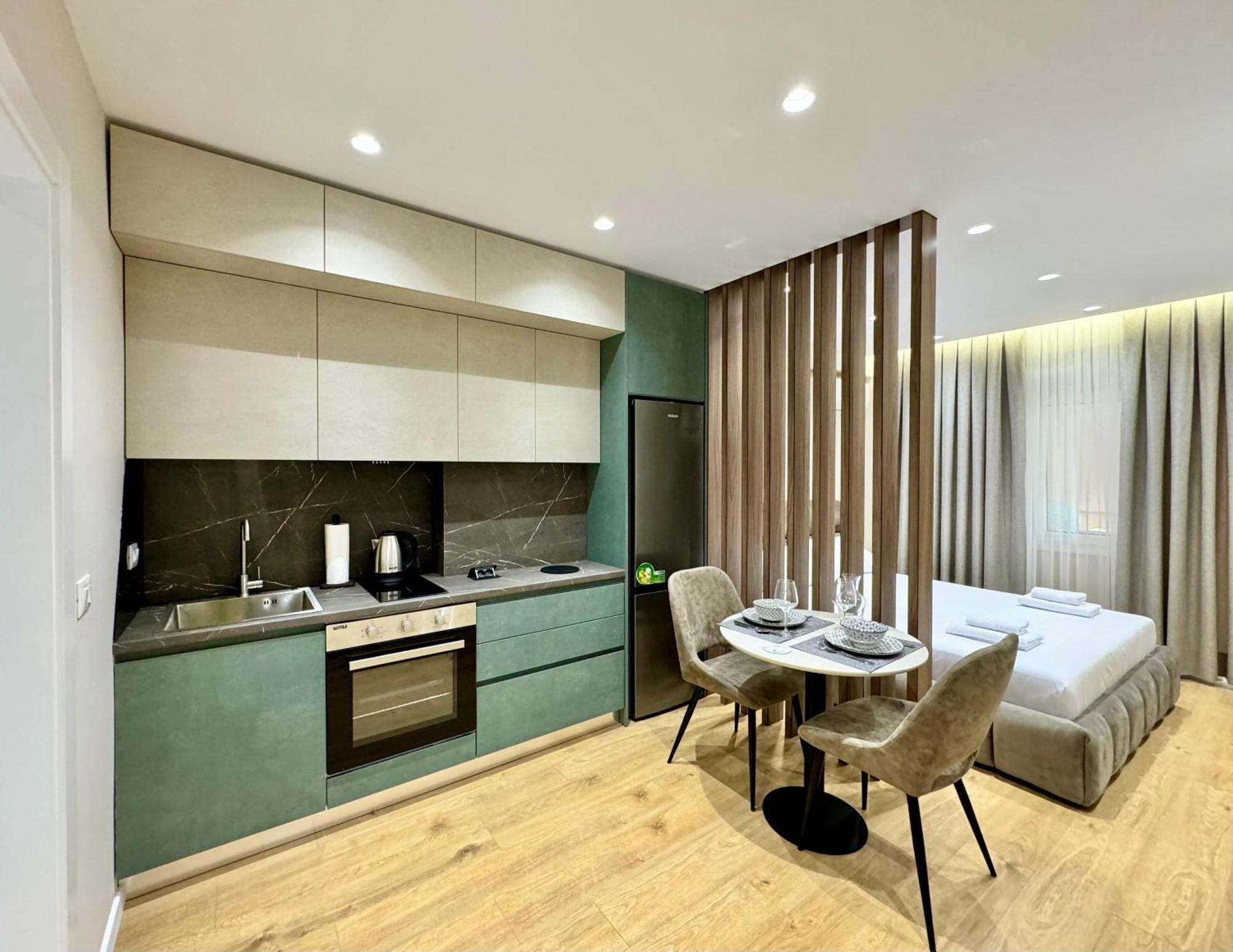 E&R Apartments At Myslym Shyri Tirana Esterno foto