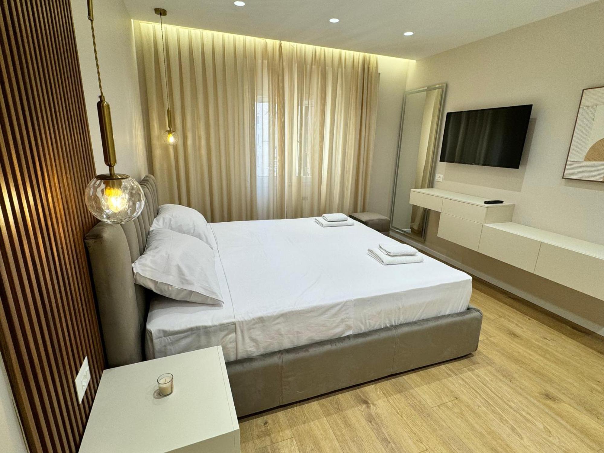 E&R Apartments At Myslym Shyri Tirana Esterno foto