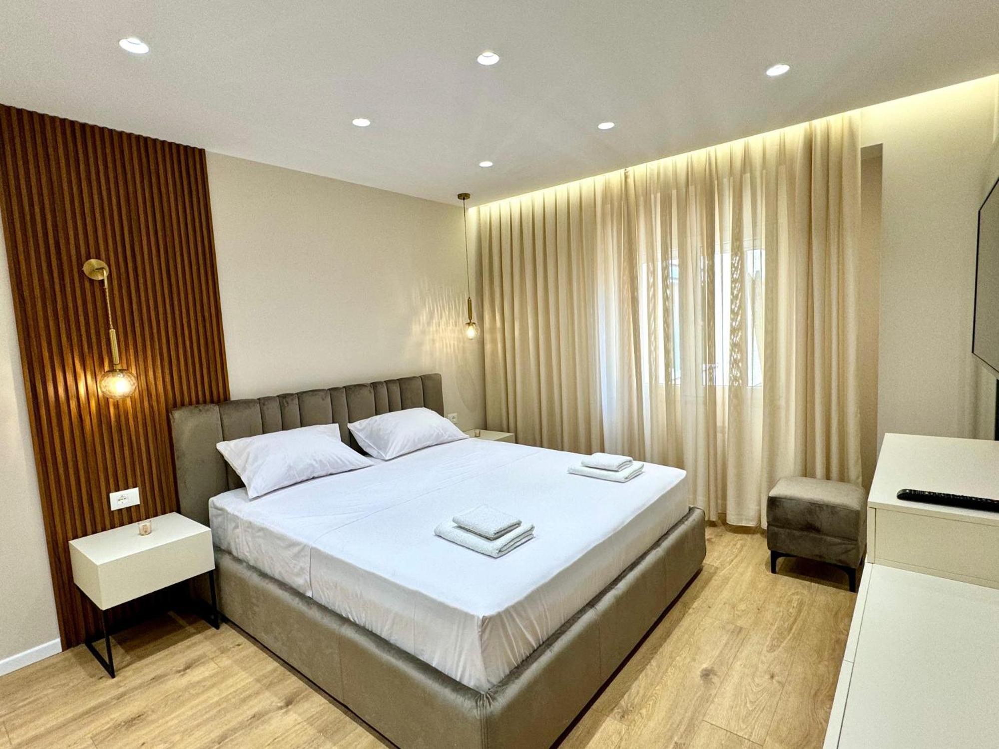 E&R Apartments At Myslym Shyri Tirana Esterno foto