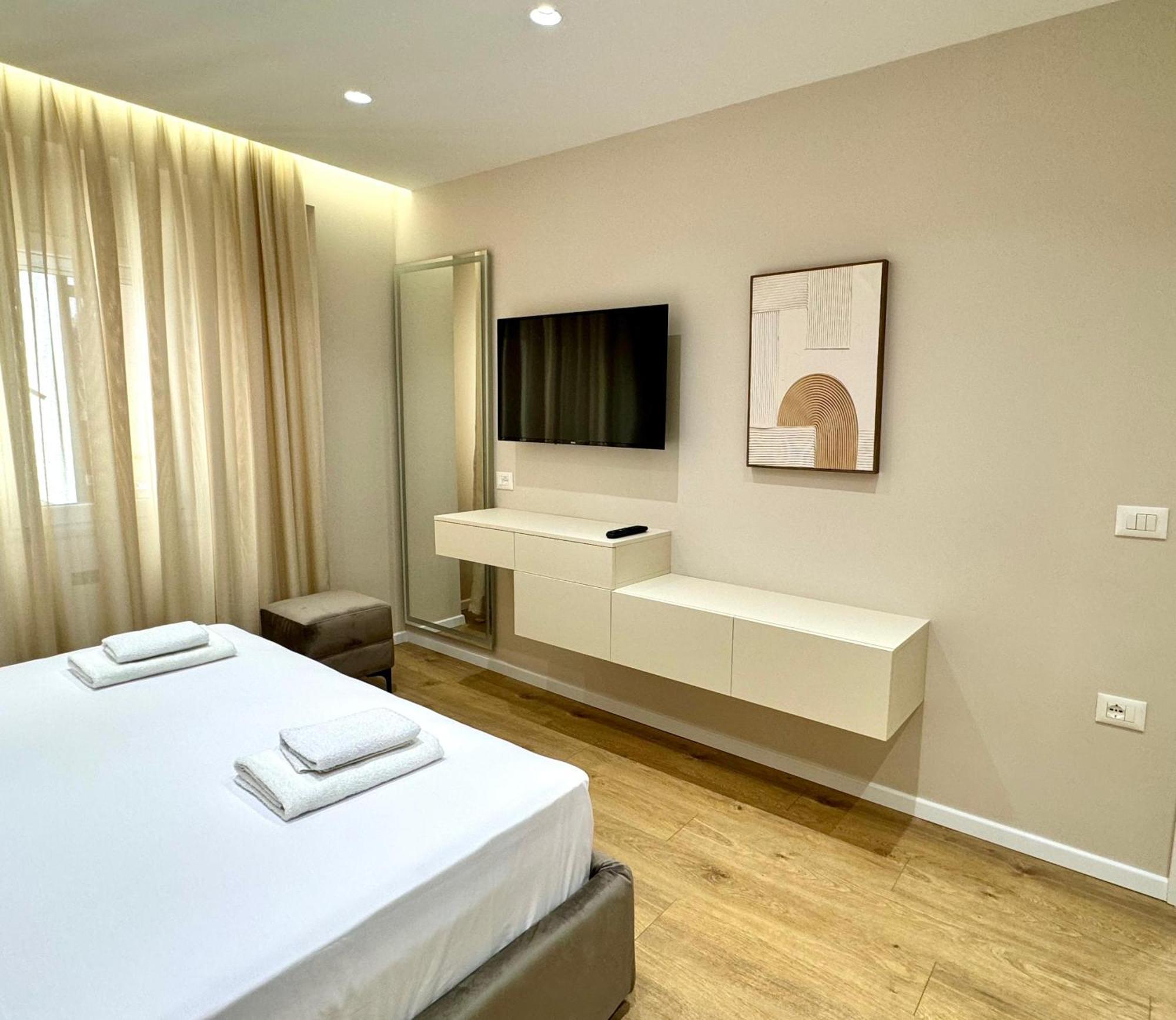 E&R Apartments At Myslym Shyri Tirana Esterno foto
